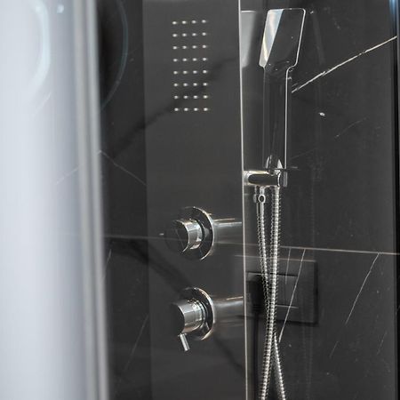 Ameli Home Luxury Apartment Таранто Екстер'єр фото